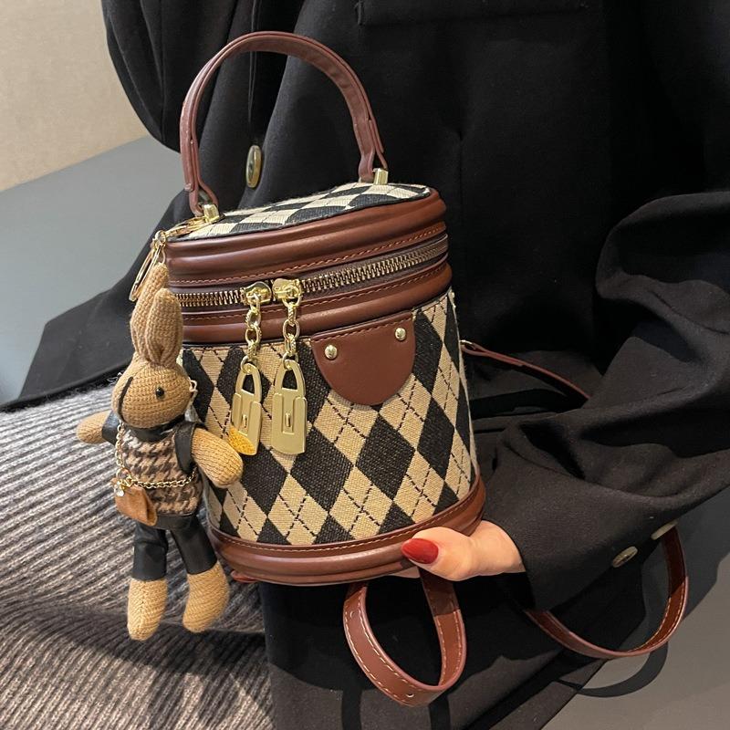 Retro Versatile Small Bag Women's Autumn New Fashion Niche Messenger Bag Texture Diamond Portable Bucket Bag