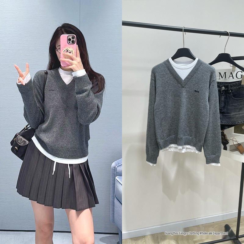 2025 Early Autumn Gray & White Jacquard Letter Long Sleeve Crew Neck Sweater - Loose Slimming Age-Reducing Wool Top for Women