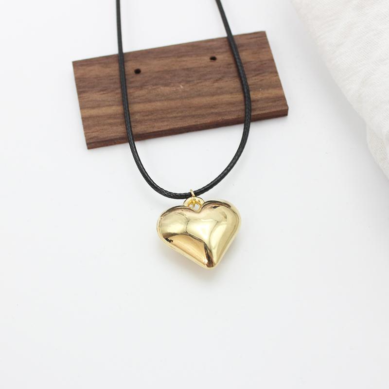 

Goth Black Wax Line Metal Heart Pendant Choker Necklace for Women Elegant Leather PU Adjustable Chain Christmas Zircon Gift