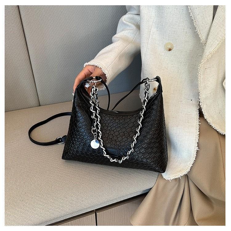 2023 New Korean Style Fashion Small Batch Design Women's Bag Simple Commuter Chain Hand-held Trendy Versatile Single Shoulder Bag