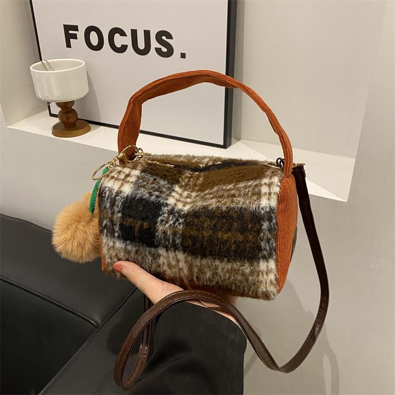 Plaid fashion autumn and winter new handbag 2025 shoulder messenger bag pillow bag casual