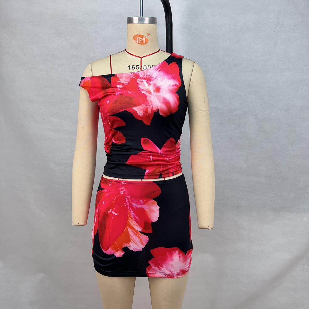 

Женский летний комплект из двух предметов: топ без рукавов с принтом и юбка с запахом L красный