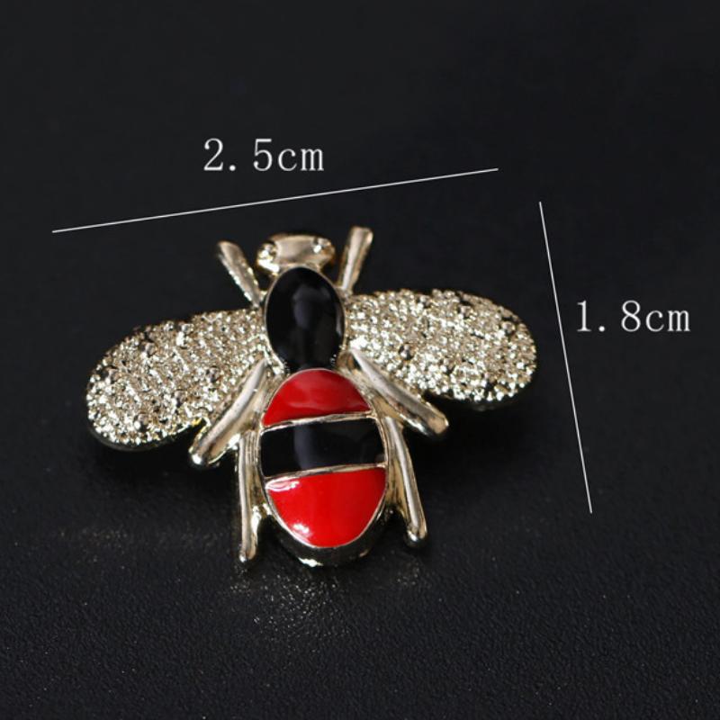 New Vintage Metal Badge British Crown Brooch Pin Retro Shield Medal Denim Pins for Backpack Accessories