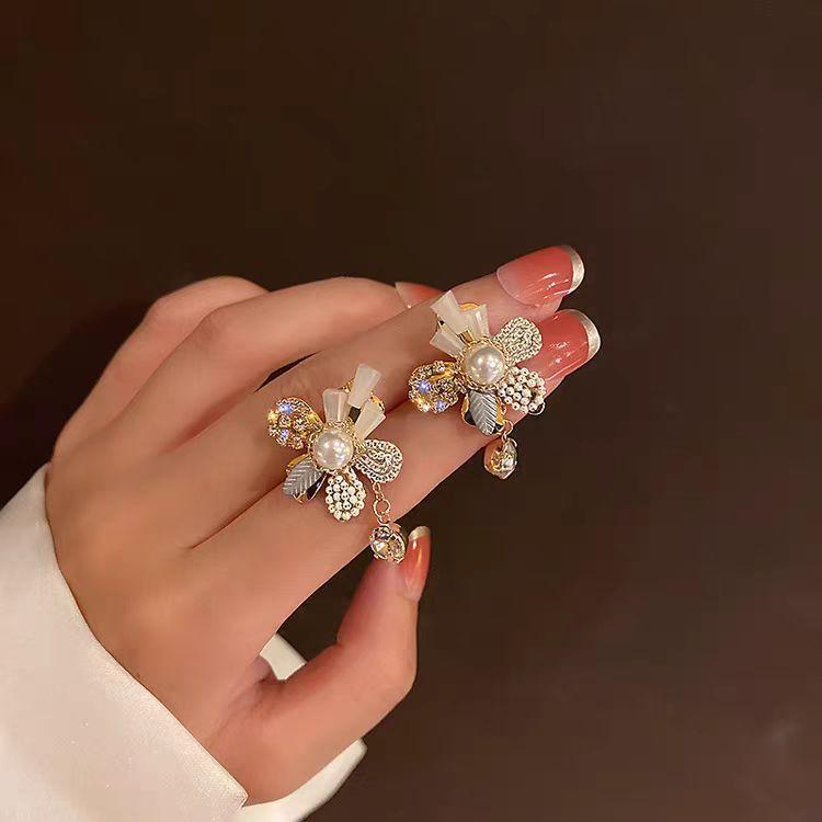 Retro light luxury pearl flower fashion earrings femininity high sense atmosphere stud earrings versatile personality earrings