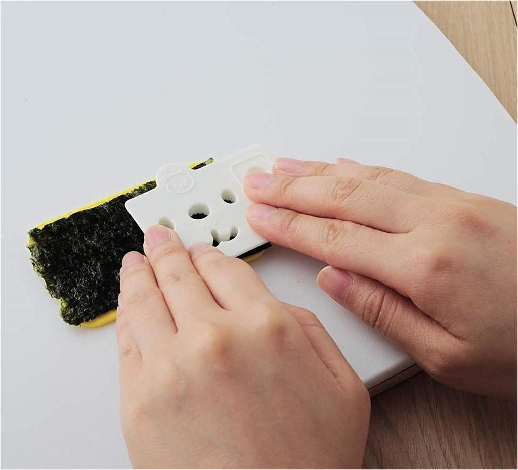 Ernest Nylon Character Bento Easy Cutting and Friends a Favorite Brand of Major Restaurants (Onigiri) Mold, (Bear Set), A-76710,