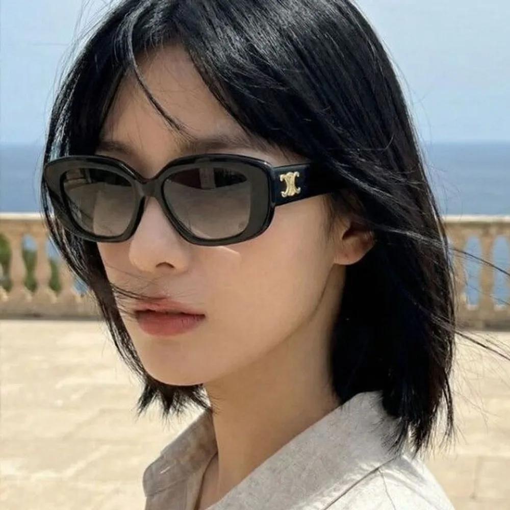 

[Celine] Sunglasses CL40216U 01F Classic Square Horn-rimmed Triomphe Fashion