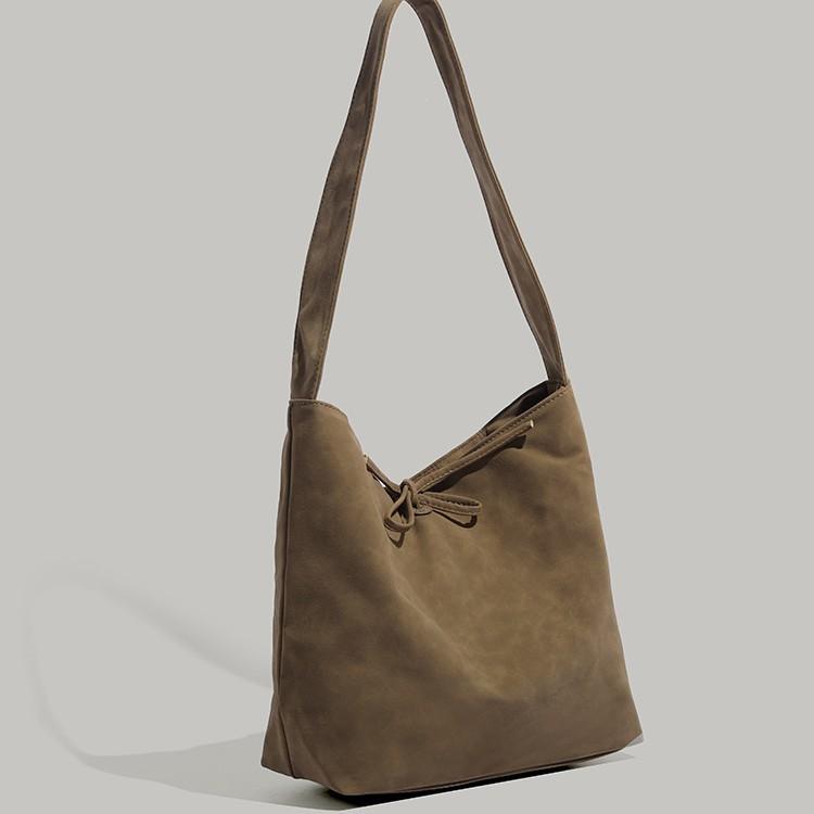 

2025 New Large Capacity Tote Bag for Women, Suede Bucket Bag, Casual Versatile Lazy Style Shoulder Bag Trend коричневий