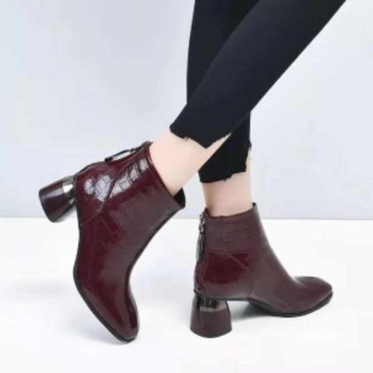 

Ботильоны челси из лакированной кожи женские туфли осенние из мягкой кожи с квадратным носком короткие ботинки женские на толстом каблуке среднем каблуке универсальные ботинки Мартин 37