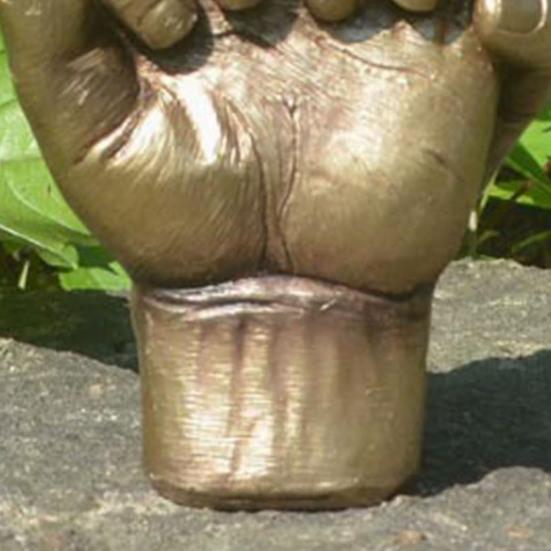 Holding Hands Statue Artistic Resin Sculpture Palm Gesture Design Ornament Metallic Texture Indoor Outdoor Decor