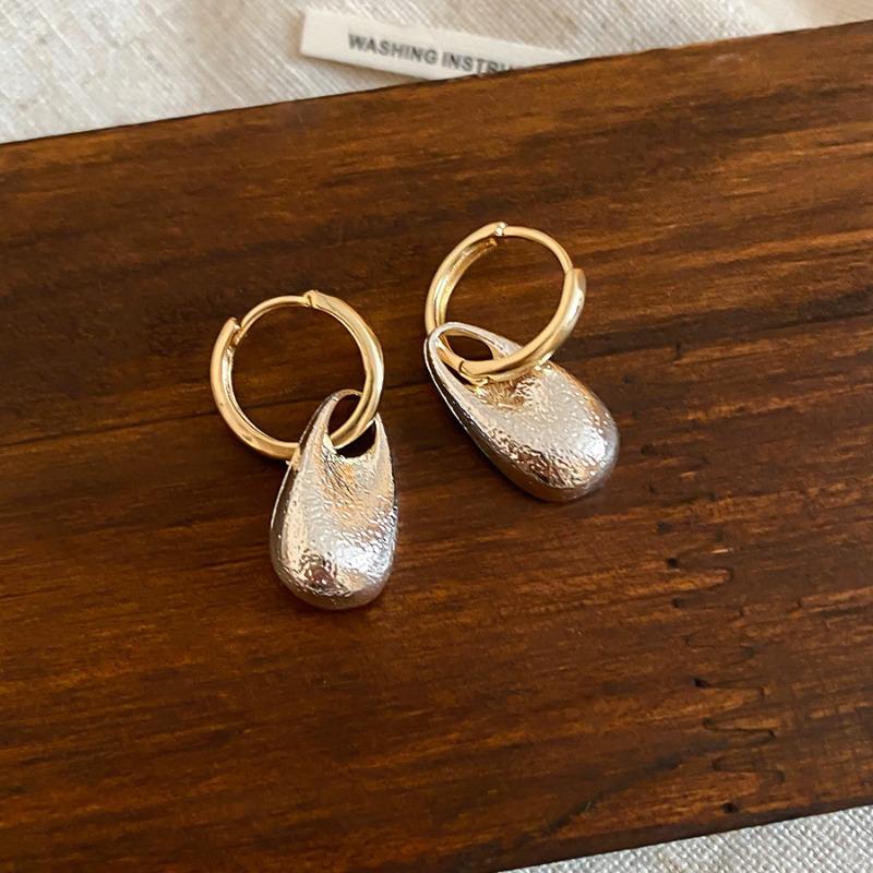 Irregular metal pleated water drop pendant ear buckle casual simple fashion temperament earrings light luxury high-end earrings