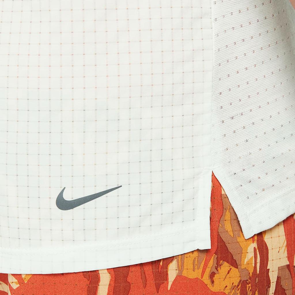 Nike Dri-FIT Trail Solar Chase Prodyšné, Odvádějící pot Rychleschnoucí Běžecké Tričko s Raglánovými Rukávy Pánské Topy Summit-White DV9306-121