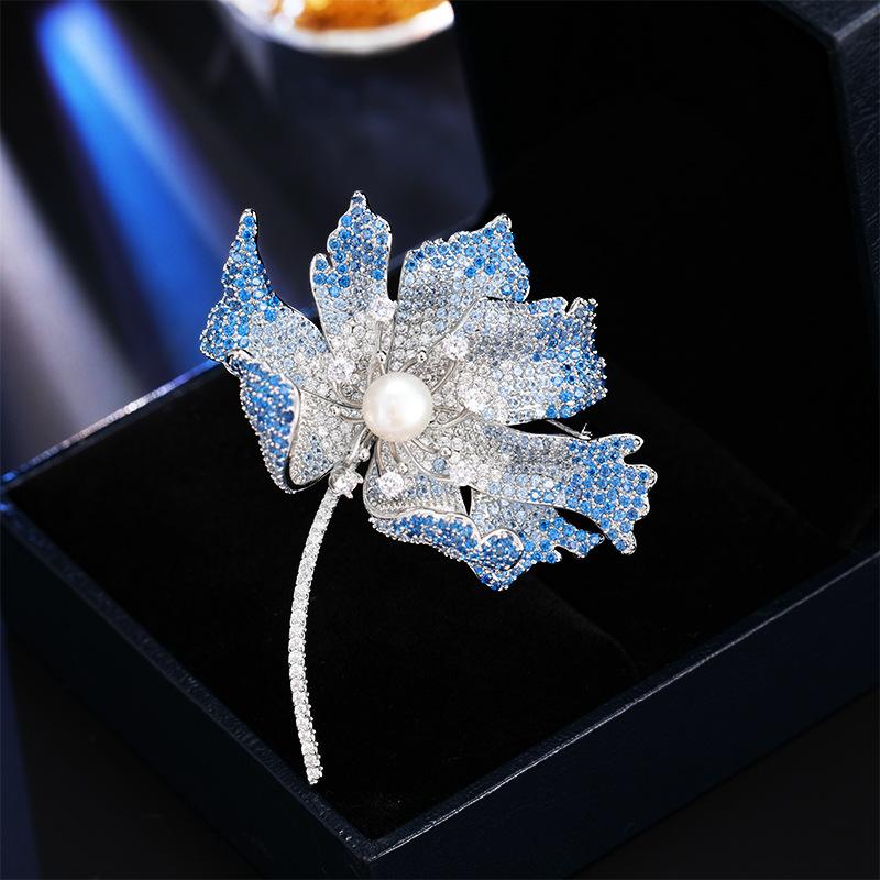 

Женская брошь в элегантном дизайне «легкая роскошь» с имитацией жемчуга и листьями гинкго, модная и универсальная нишевая брошь