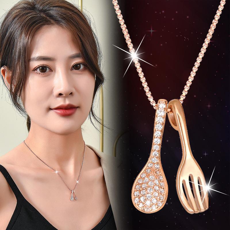 Elegant Halsband i Titanstål för Kvinnor med Roséguld och Platina Låsande Kedjedesign