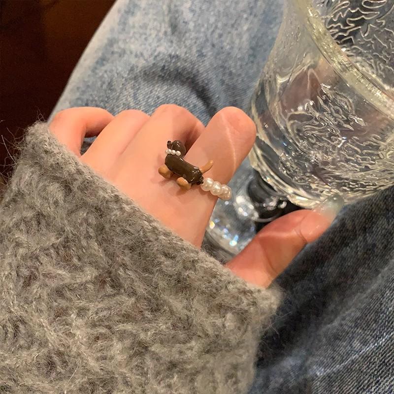 Warm Cute Oil Painting Sausage Dog Repair Pearl Ring Female Niche Design Light Luxury High-End Index Finger Ring