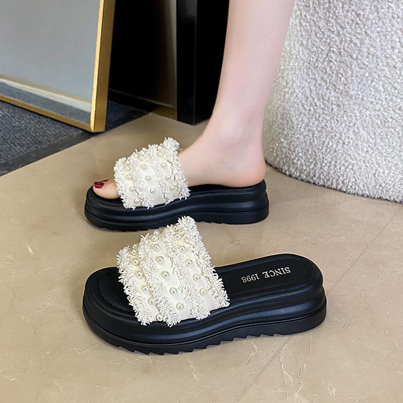 Xiaoxiangfeng women's shoes pearl slippers women's summer wear 2025 new flat casual Internet celebrity one-word thick-soled sandals