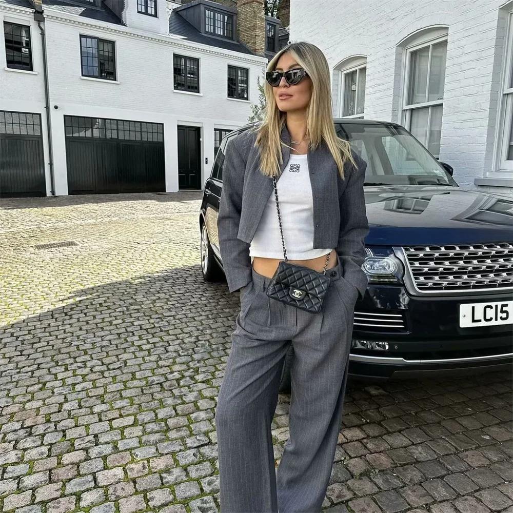 Женский комплект из полосатого пиджака и топа — фото 4