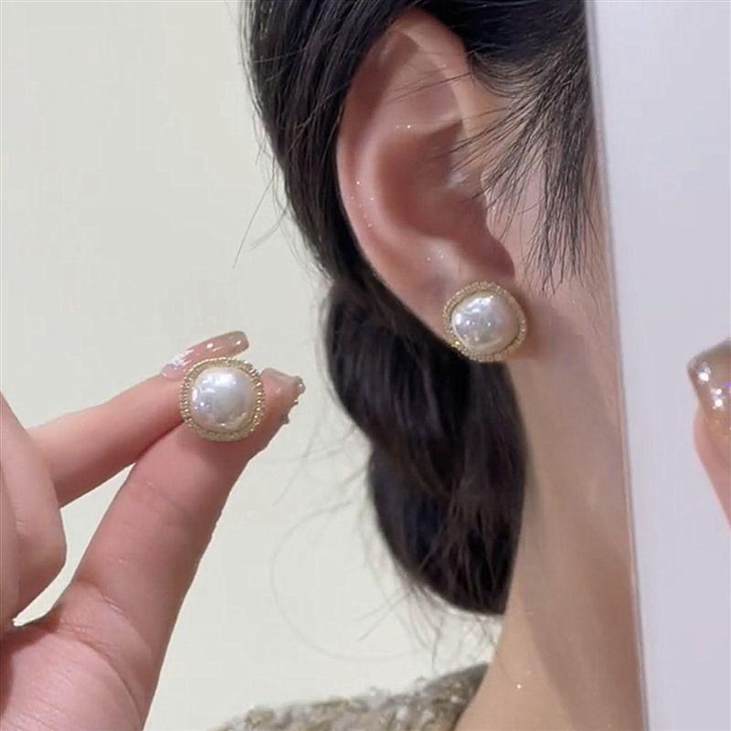 

Full Diamond Pearl Stud Earrings Sterling Silver Fancy Retro Earrings 2023 New Arrival Best Selling Temperamental Minority Design Earrings Pearl square earrings Silver Needle