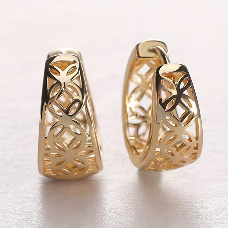 European and American Fashionable Women's Simple Retro Hollow Four Leaf Petal Ear Buckle, Personalized and Creative Exquisite Earrings