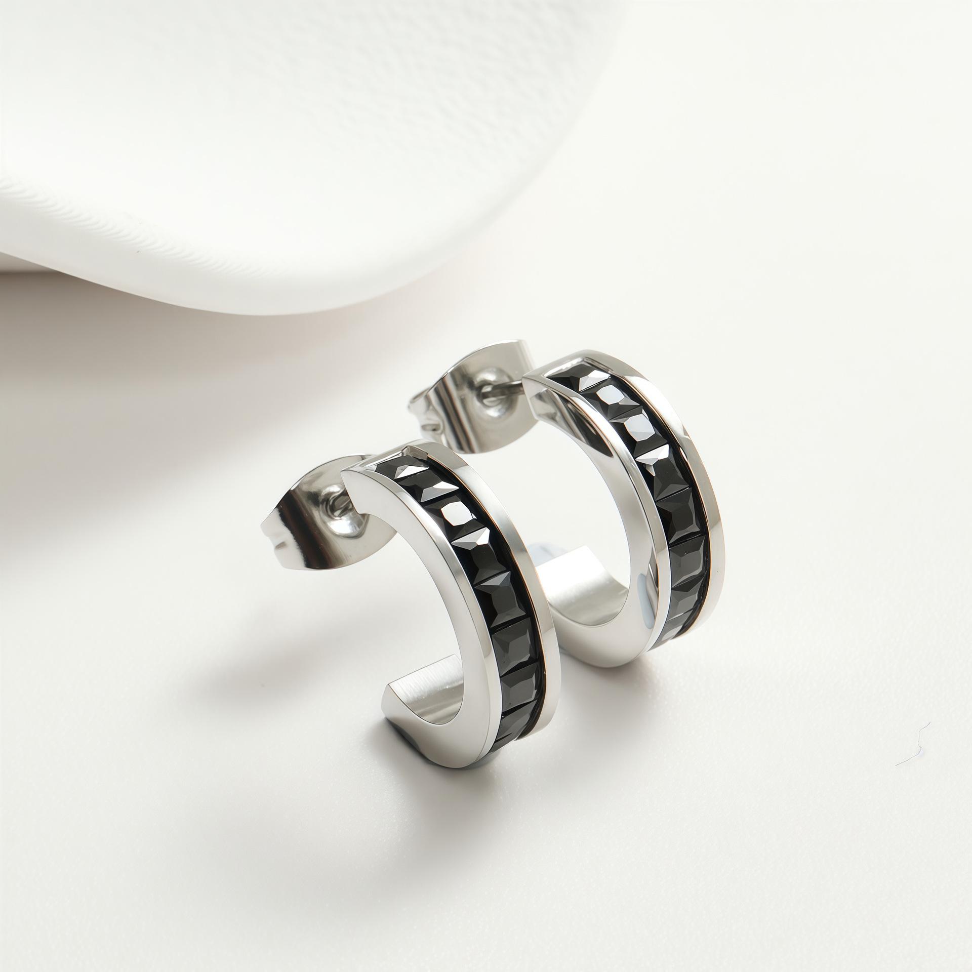 

Light luxury zircon diamond earrings fashionable versatile titanium steel stud earrings purple charm Spice Girl jewelry women