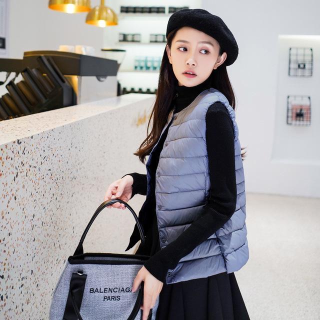 Down vest women's autumn and winter new simple collarless light and thin round neck V-neck liner vest vest vest tide