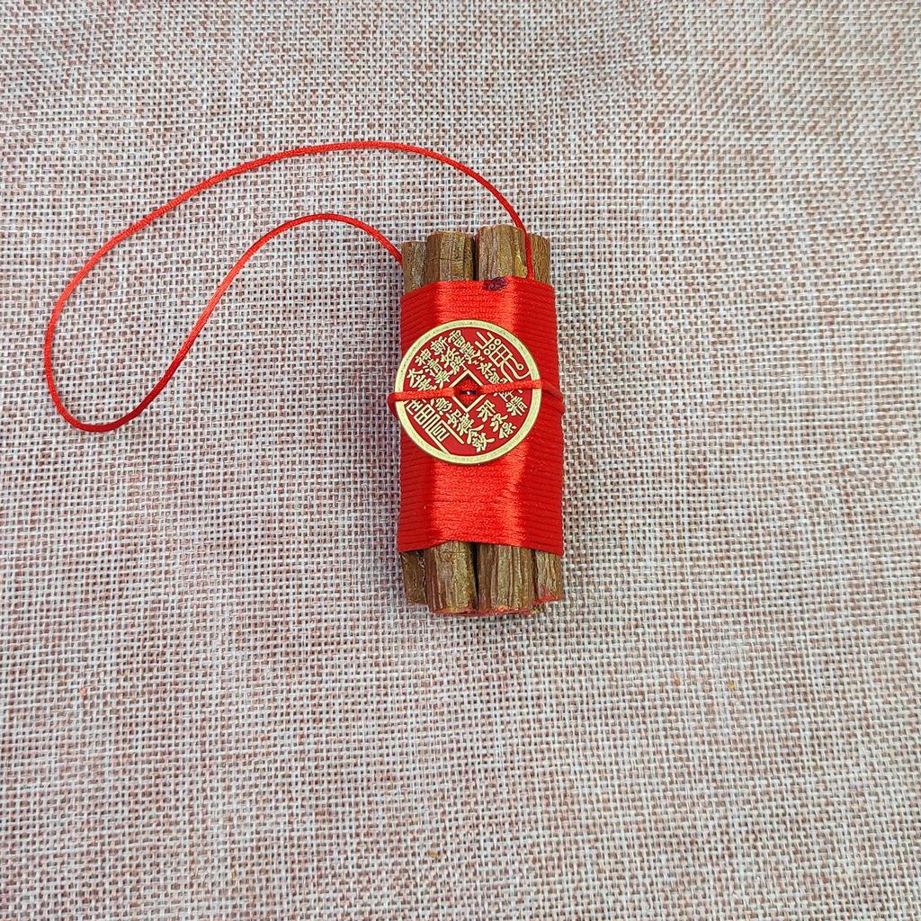 Peach Wood Five-Color Thread Pendant Set - 7 Pcs (7 cm) for Living Room or Bedroom Decor, Stress-Relief Charm