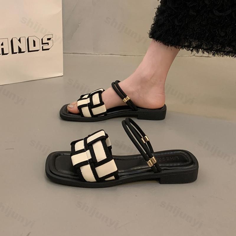 Fashion Elegant Open Toes Square Head Flat Slippers for Women's 2025 Summer New Fashion Comfortable Versatile Roman Style Beach Sandals