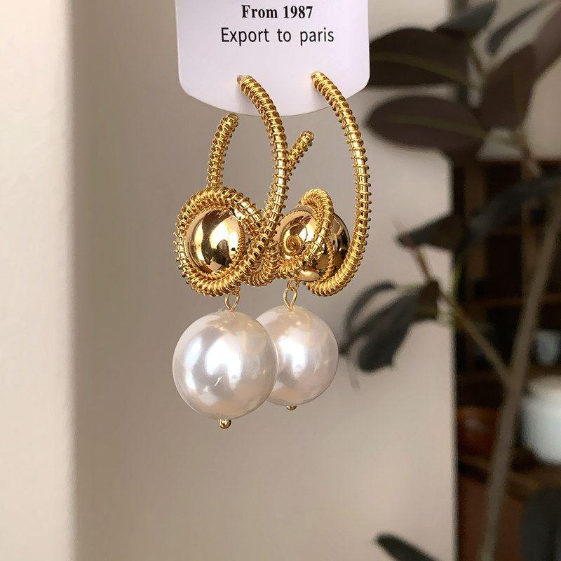 Fashion Exaggerated Design Metal Personalized Pearl Earrings Gold