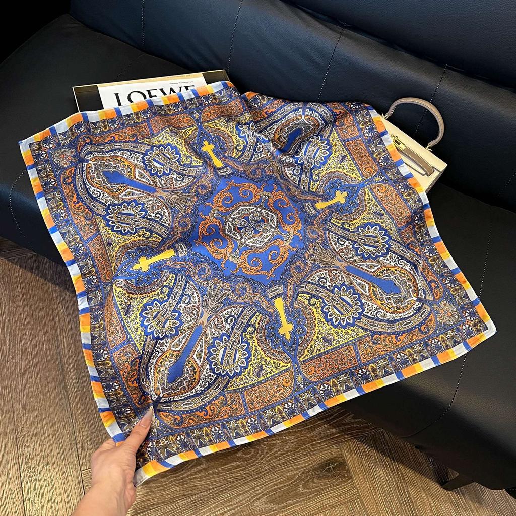 Simulated silk women's small square scarf, Korean cashew nut leopard print small silk scarf, headscarf, four-season scarf, professional scarf.