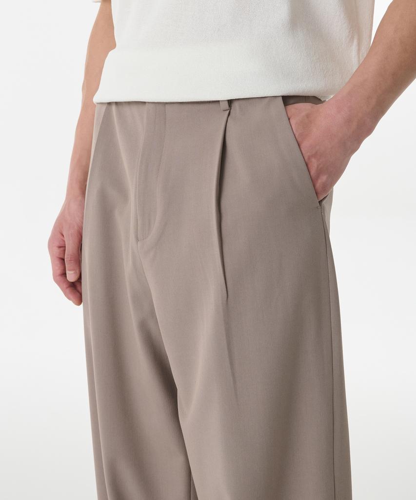 MUSINSA STANDARD One-Pleat Loose Tapered Hidden Banding Slacks [Grayish Beige]