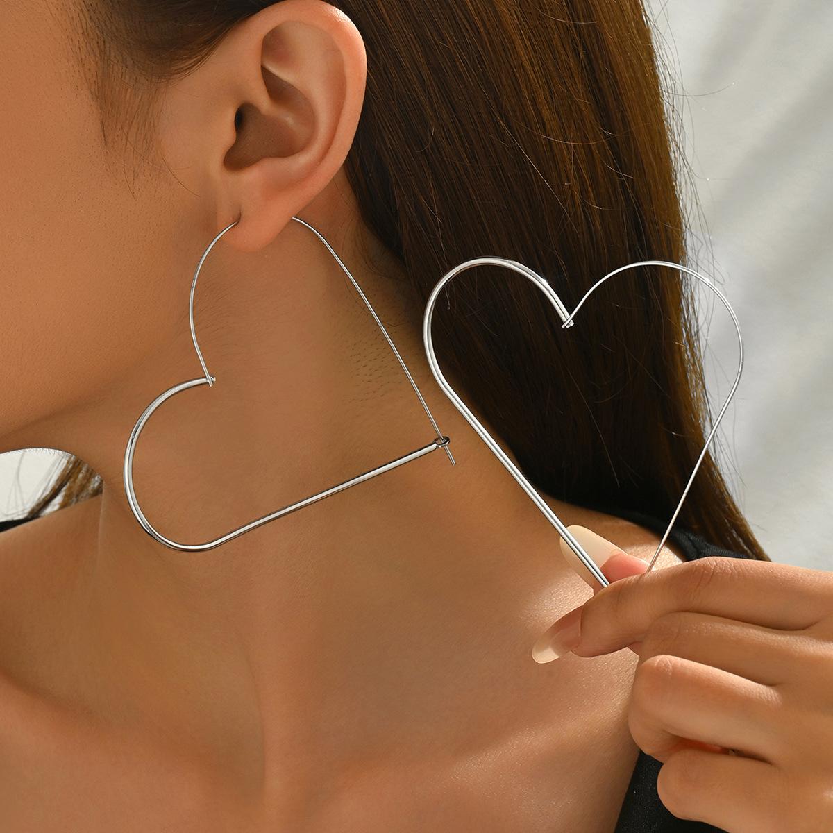 

Женские серьги Геометрическое сердце Легкий роскошный дизайн Универсальные пусеты Высококлассные серьги для женщин EHSM0209-2