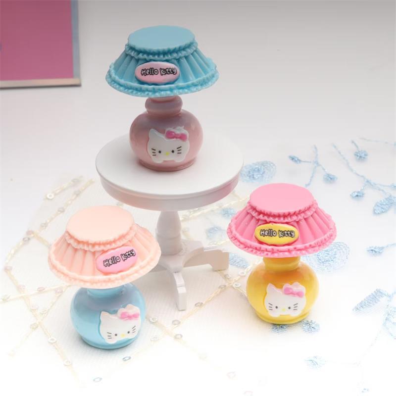 

Случайные 2 шт. Кукольный домик Sanrio Милый Миниатюрный Модель Настольной Лампы Hello Kitty Микро Пейзажное Украшение Игрушечный Аксессуар для Кукольного Домика Подарок