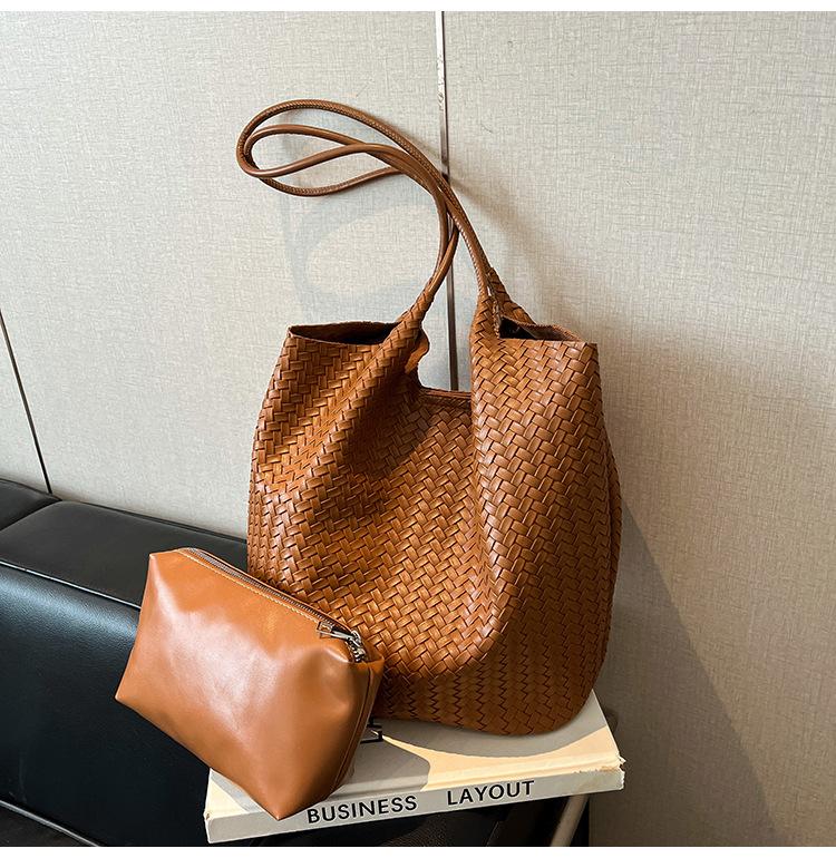 

Large capacity premium sense woven tote bag women 2025 casual daily lazy loose shoulder bag casual commuter bag коричневый