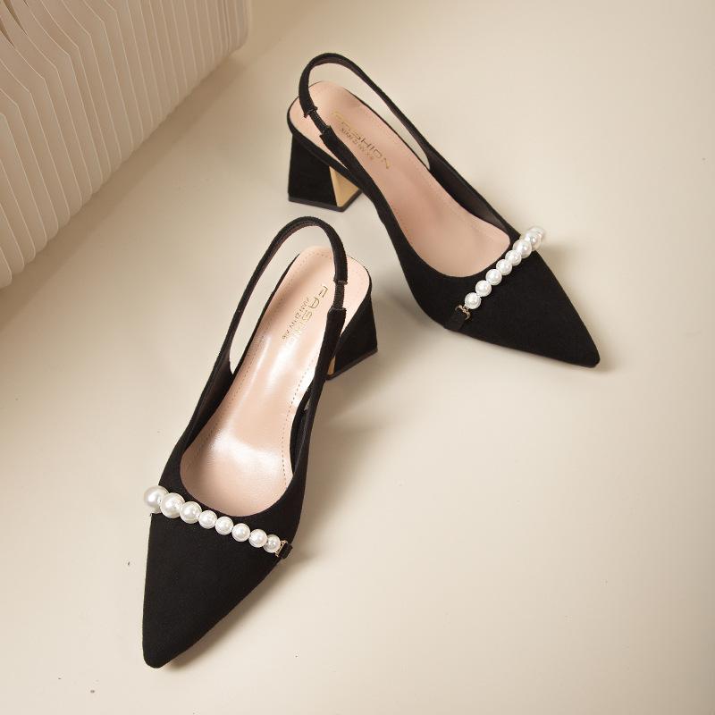 

In the autumn of 2025, the new Baotou back space wears thick heels and back straps, pearl fairy style simple temperament single shoes. 35