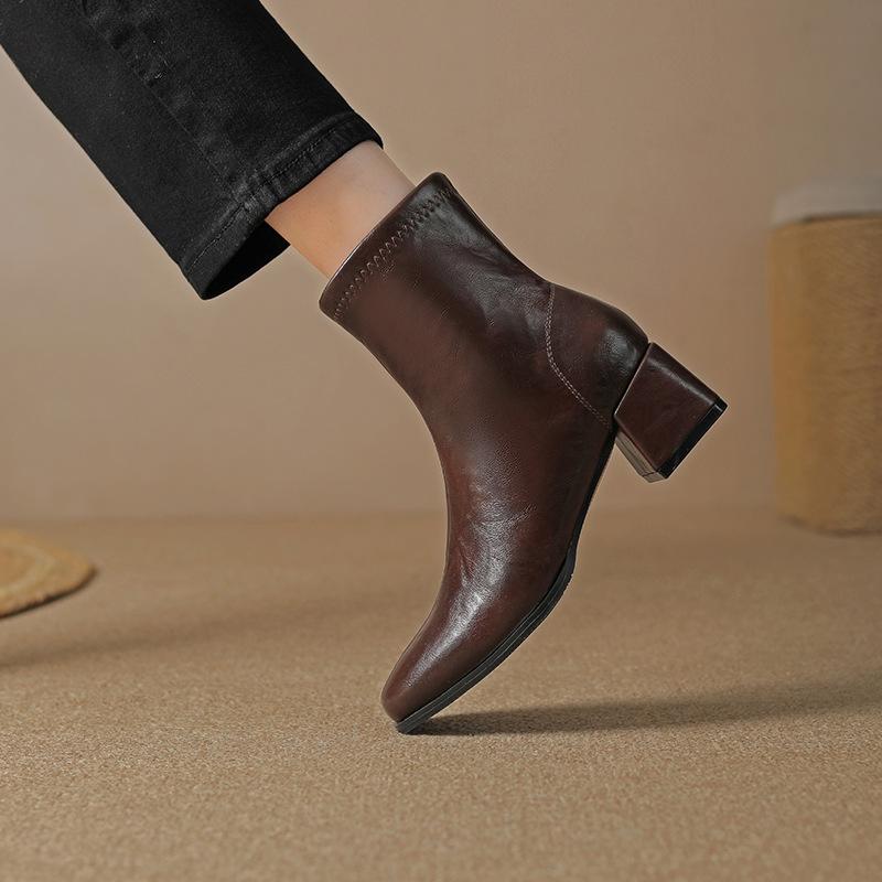 

Французские плиссированные черные короткие ботильоны женские 2025 осень и зима новые квадратный носок толстый каблук боковая молния модные ретро одинарные ботинки 40