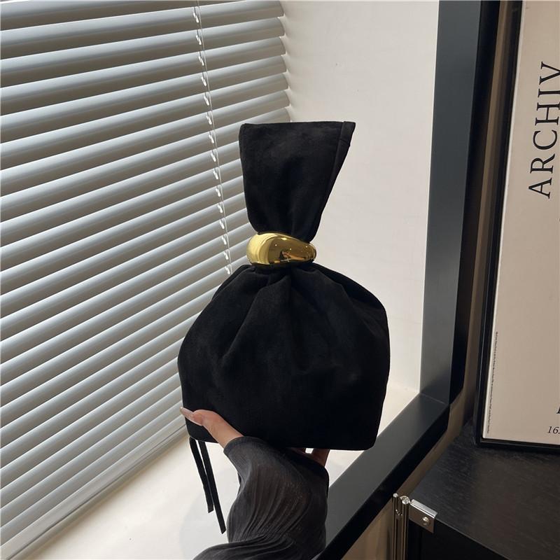 Niche design bag women's new trendy autumn and winter high-end sense retro popular hand bag bucket bag