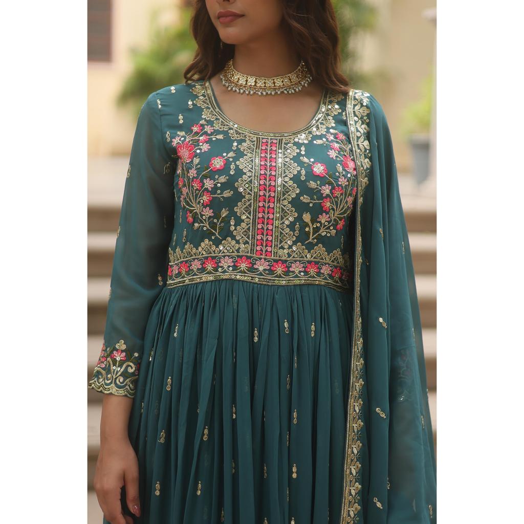 Premium designer ferdigsydde topp-sharara-dupatta-kolleksjoner 2025