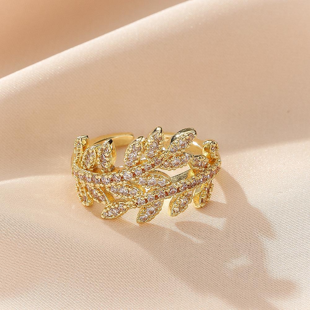 Small niche design, high-end leaf ring, women's simple and versatile daily fashion rings