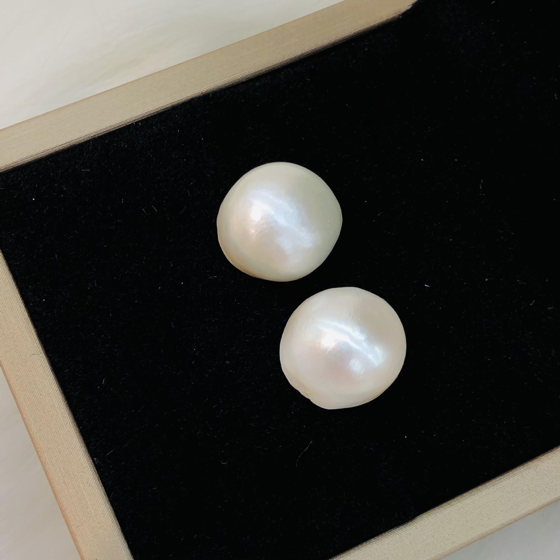 

S925 Silver Manto Pearl Stud Earrings – Elegant Freshwater White Pearl