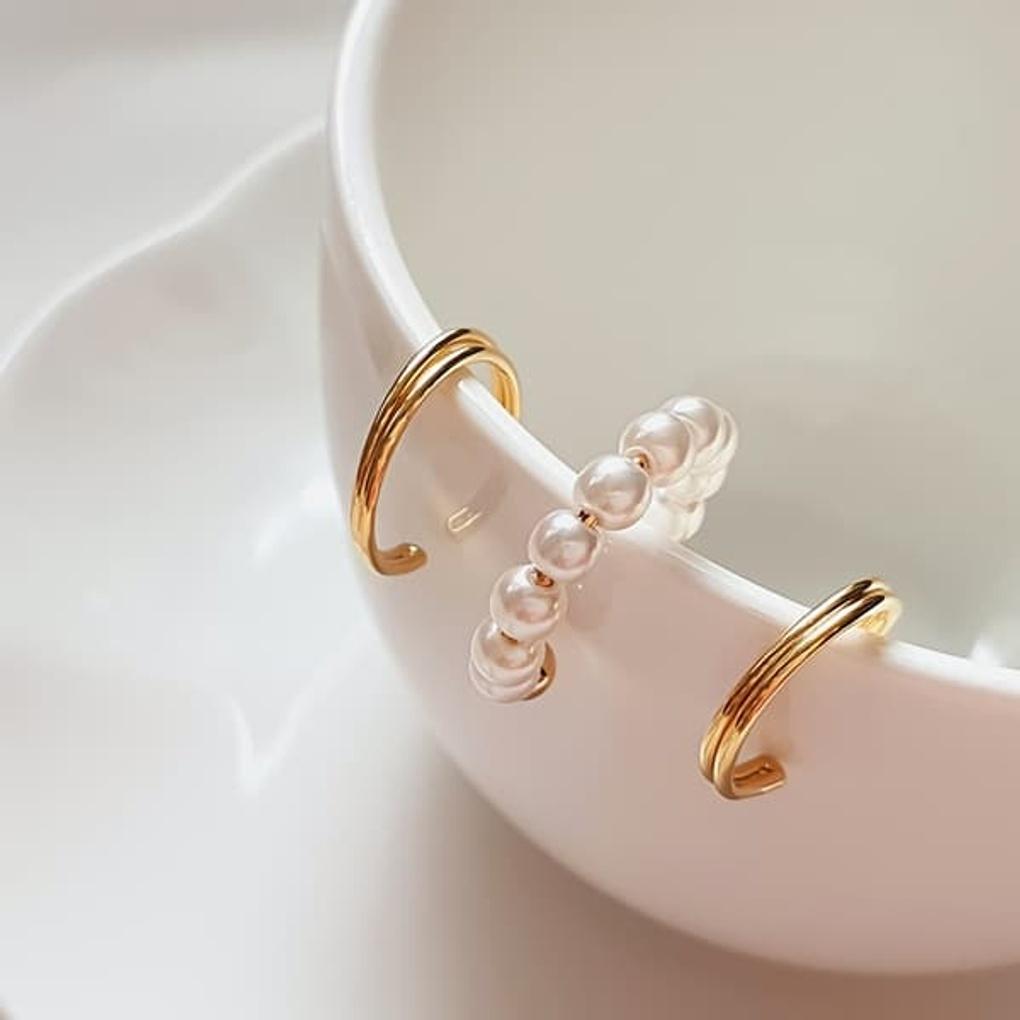 

Women s 15K Gold Plated Center Pearl Freshwater Three-Line Ear Cuff gold