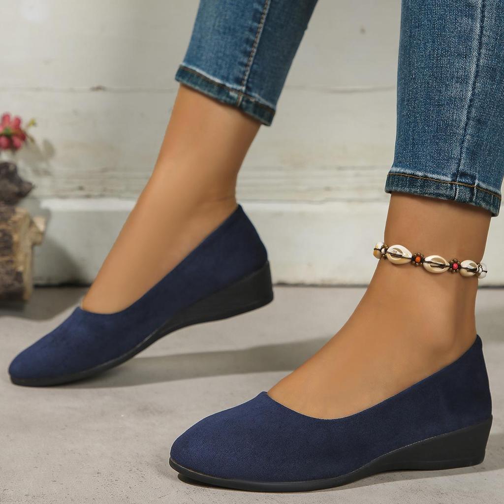 Mocassini Sneakers da Donna Taglie Forti con Punta Acuta e Tacco a Zeppa - Primavera 2024