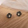 Chic Flower Women's Stud Earrings Simulated Pearl Middle Retro Ear Decoration Black White Petals Earrings Luxury Wedding Jewelry