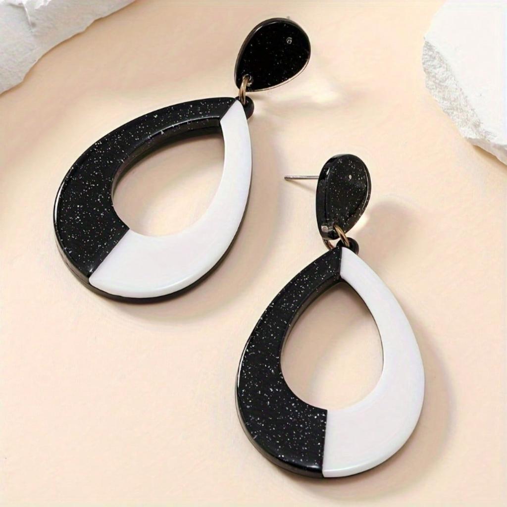 1 Pair of Elegant Round Earrings for Women, Paired with Creative Striped Splicing Oval Earrings, Suitable for Daily Wear and Holiday Gifts