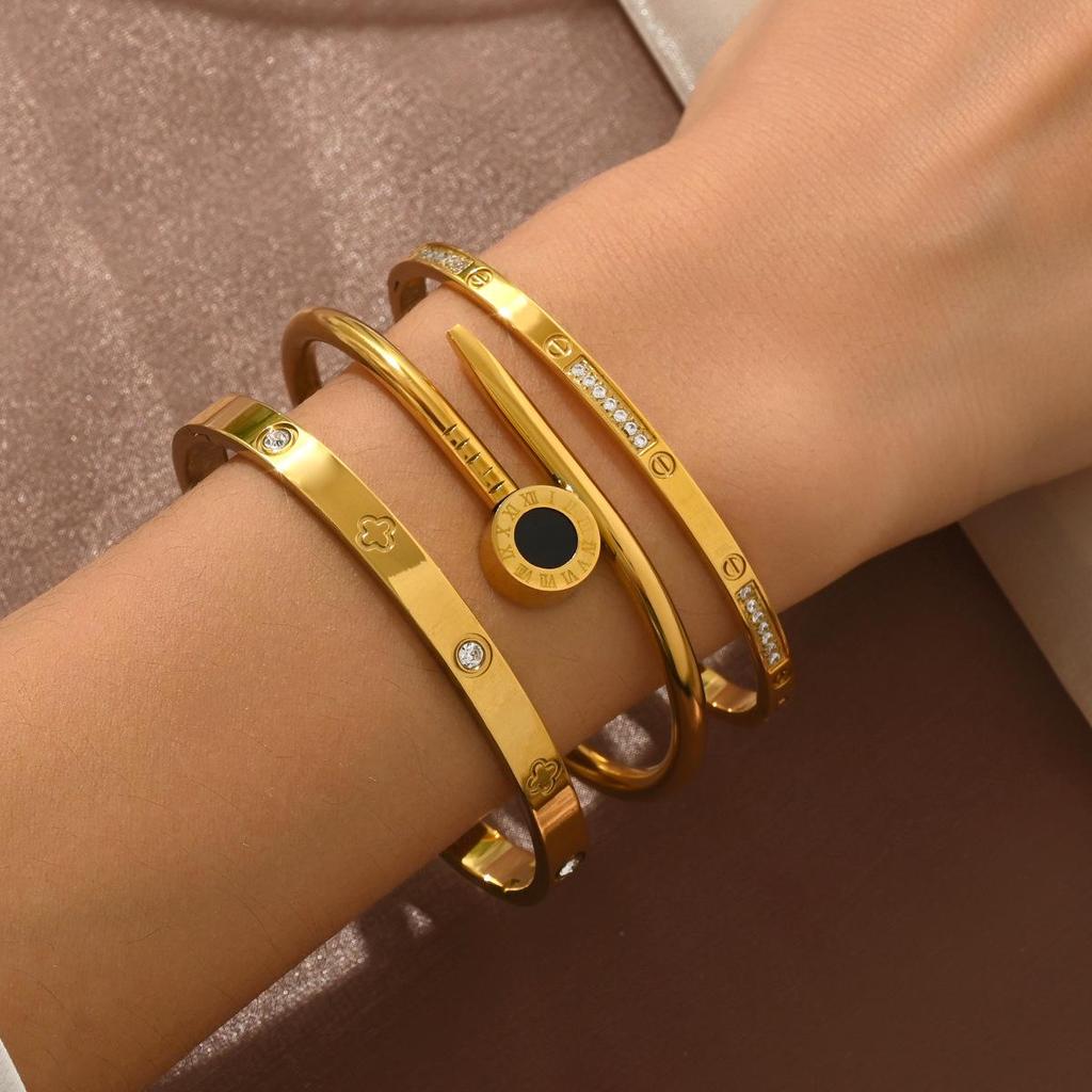 European & American Style Women's Diamond Inlaid Vacuum-Plated Stainless Steel Bracelet Set