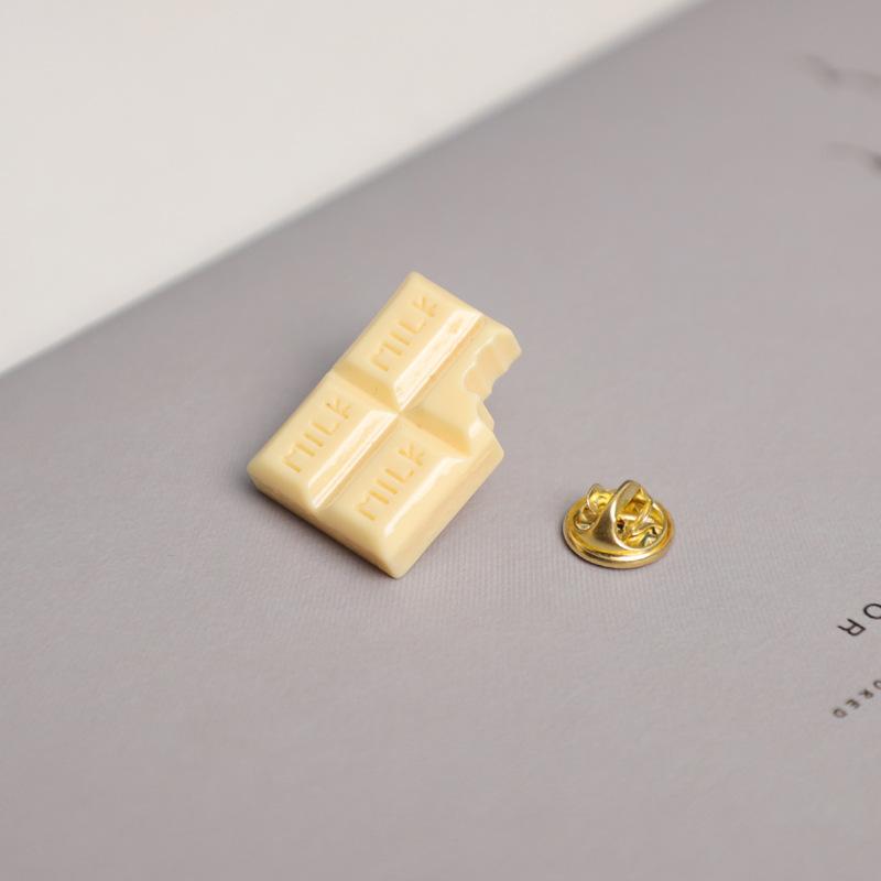 1PC Persönlichkeit Kreative Nette Mini Toast Brot Dessert Harz Brosche Kinder Kleidung Schuhe Tasche Rucksack DIY Decor Zubehör