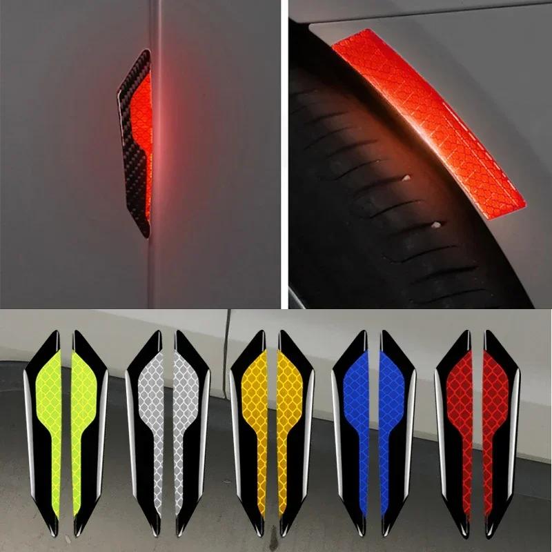 Striscia Anticollisione Universale per Portiera Auto 4 Pezzi Adesivi per Carrozzeria Adesivi Riflettenti di Avvertimento Decorativi Antigraffio Modificati