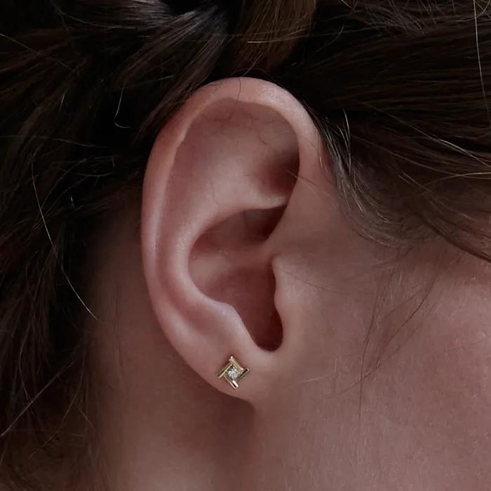 14k Hazel Square Piercing (Single)