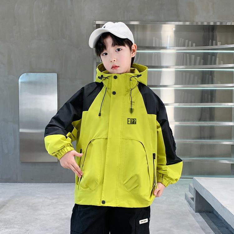 Jungen Colorblock Letterman Jacke 2025: Modischer Kapuzen-Windbreaker für den Herbst.