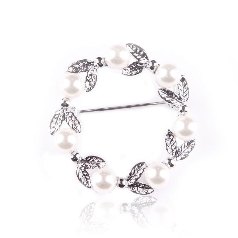 Style Gold Pearl Hollow Brooch Brooch Women's Fashionable Hundred Pairs of Pins Exquisite Hypoallergenic Luxury Enamel Brooch Long-Lasting Color Gift