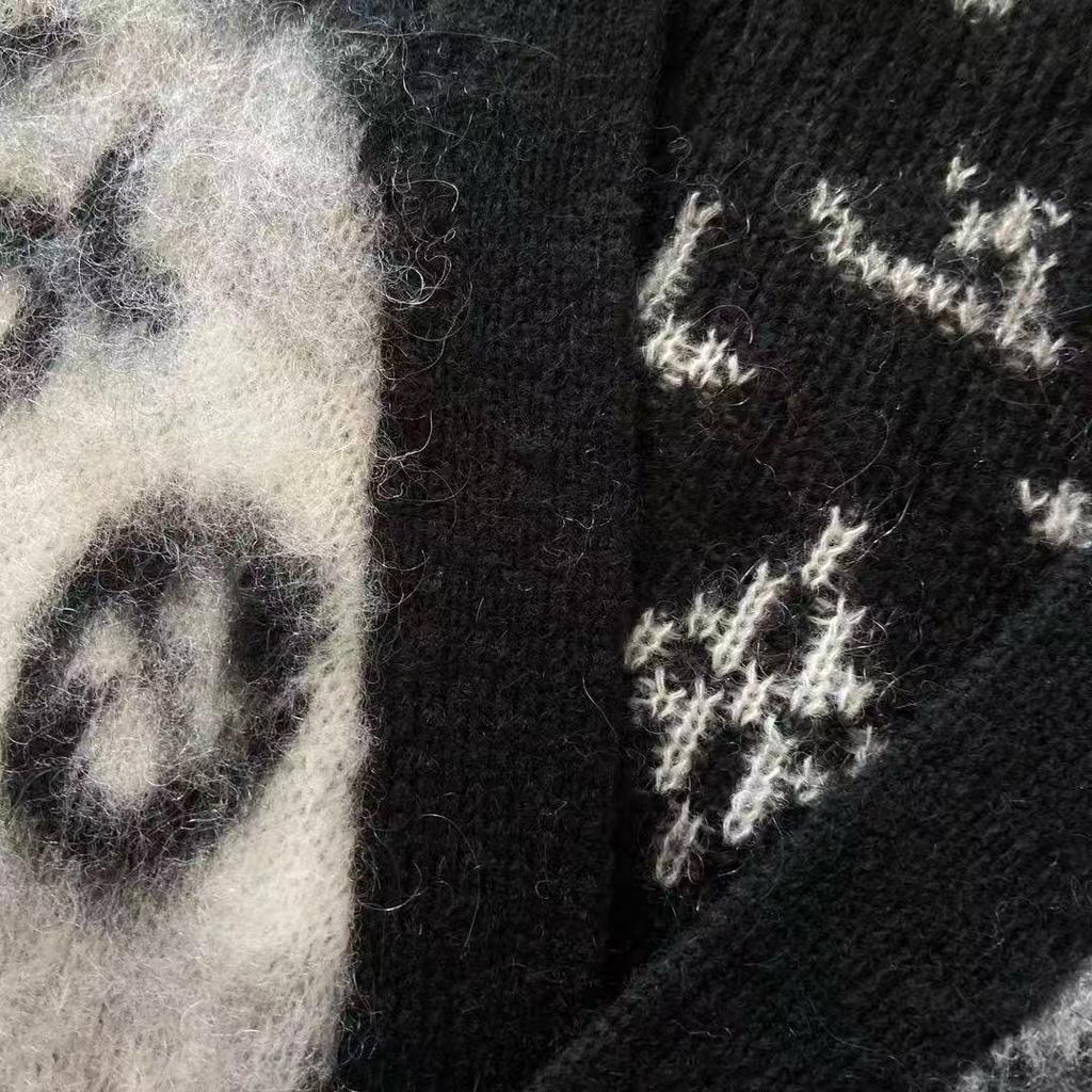 Klassischer Mohair-Strickcardigan mit V-Ausschnitt von G Family – weich, zart und modisch.