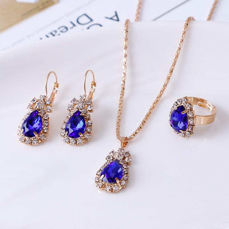 Versatile Set di Gioielli in Tre Pezzi: Collana e Orecchini Multicolor con Design a Goccia d'Acqua di Cristallo con Diamanti.